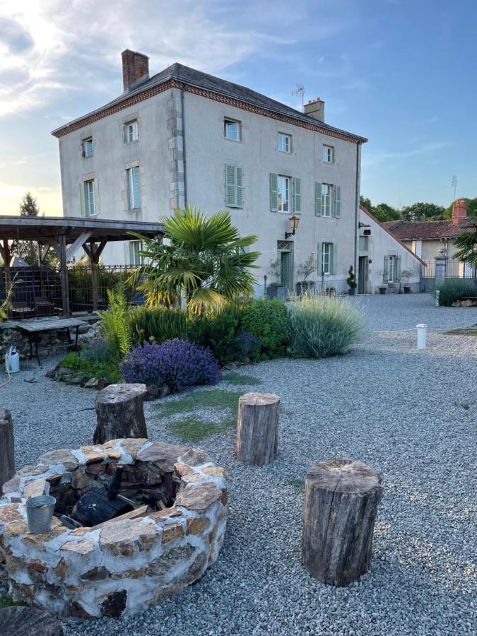 Maison Hirondelles Gites Mezieres-sur-Issoire Exterior foto